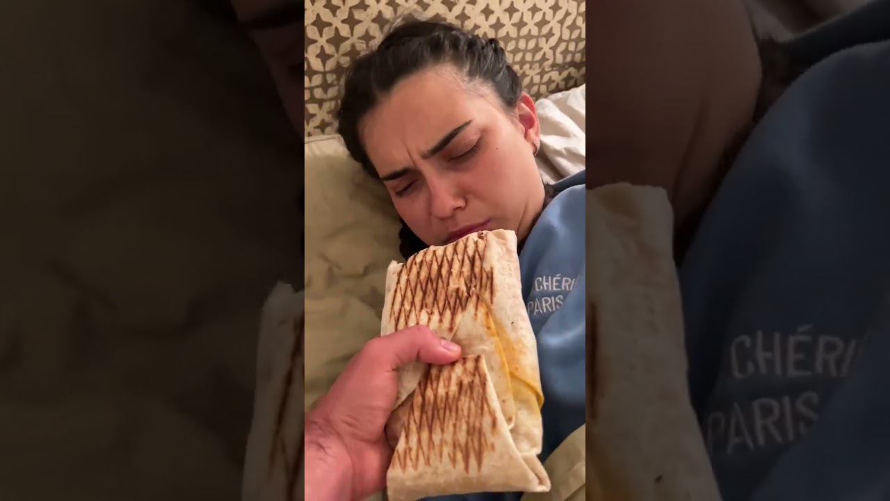 Un TACOS SAUVAGE la réveille 😂😂 #humour #prank #couplegoals #internationalcouple #shorts