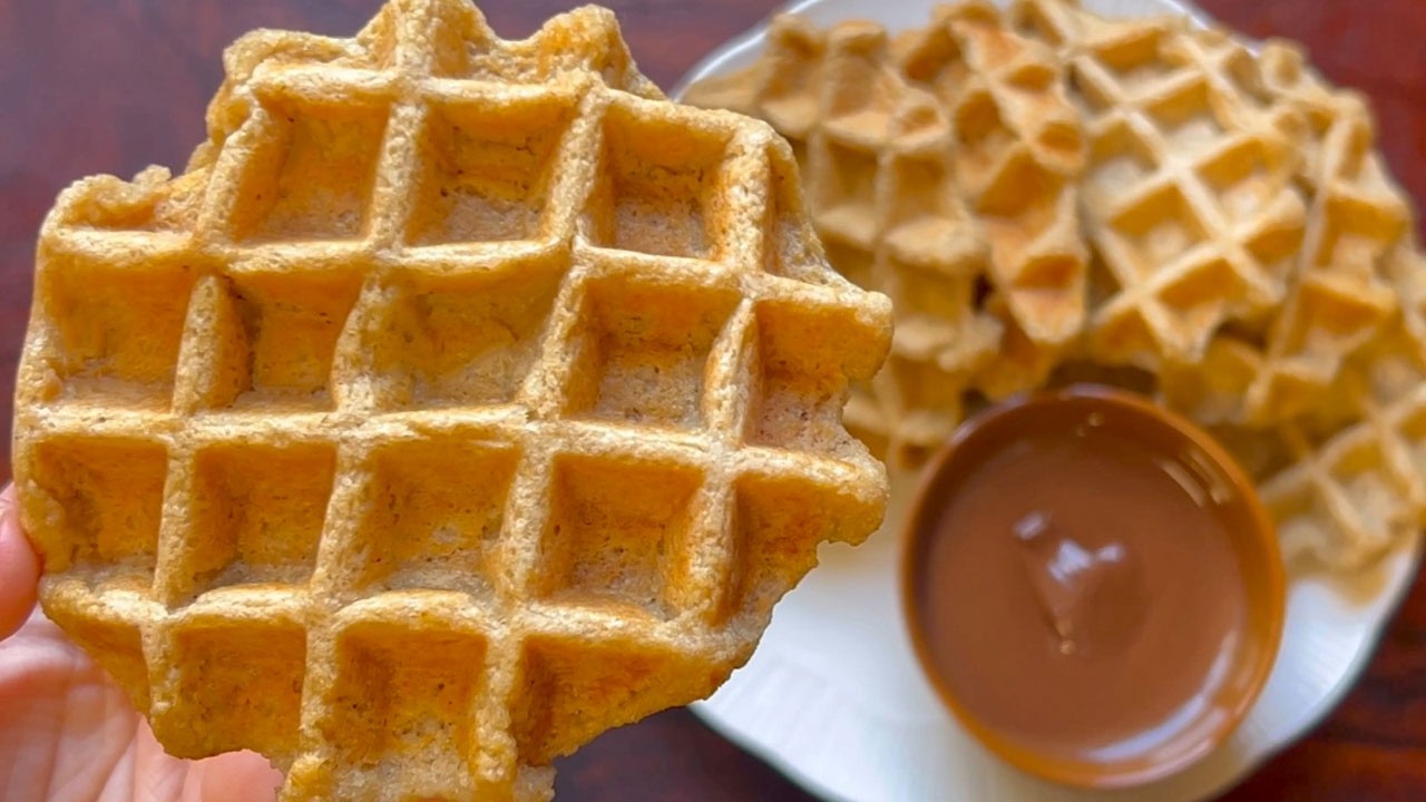 Gaufres Moelleuses : 2 Ingrédients | Sans Farine, Sans Oeufs ! 🧇✨