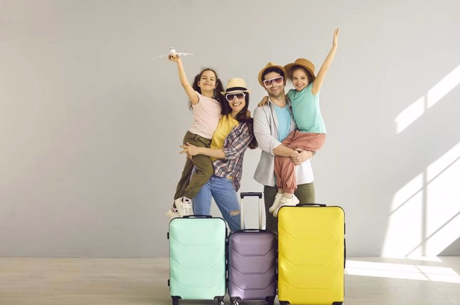 Astuces indispensables pour un voyage international réussi avec de jeunes enfants