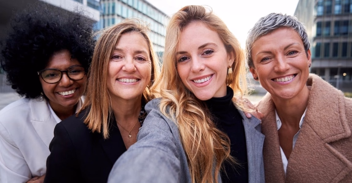 Voyager au féminin : comprendre pourquoi les femmes déboursent souvent plus